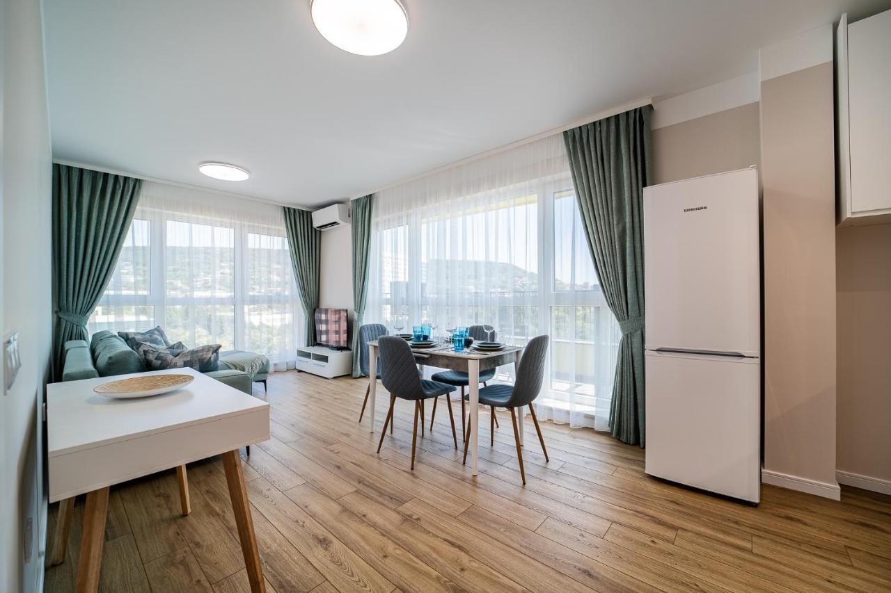 Sky Academic Apartment Varna Exterior photo